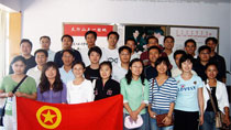 组织团员参观学习张荣锁事迹